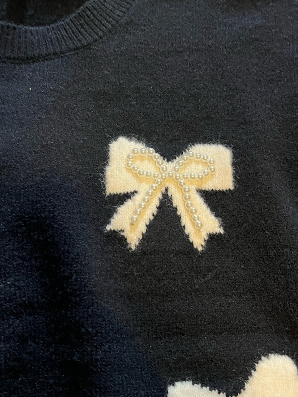 Super cute BOW black sweater - Picture 3 of 4